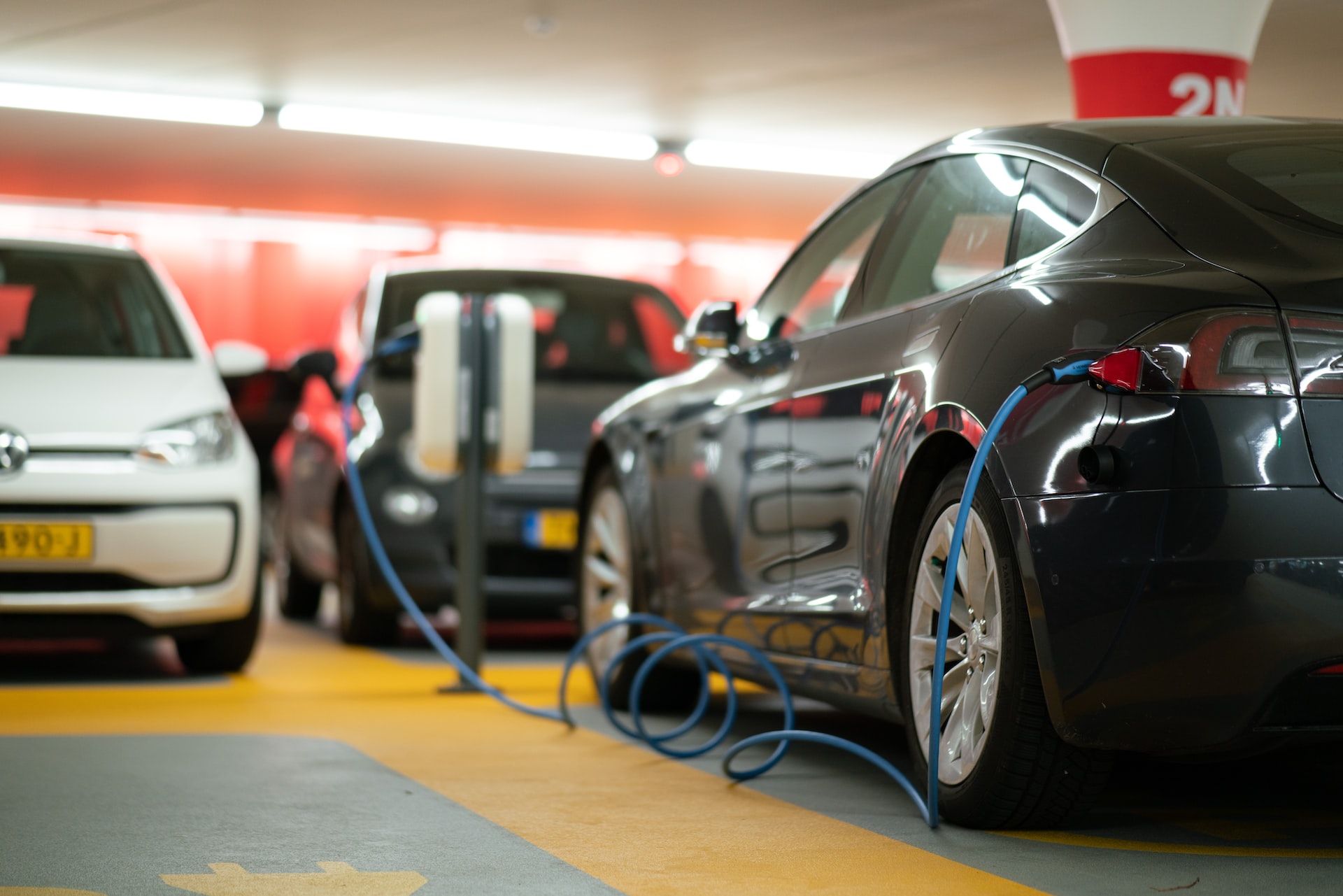 Electric Cars Vs Gas Cars: Pros and Cons